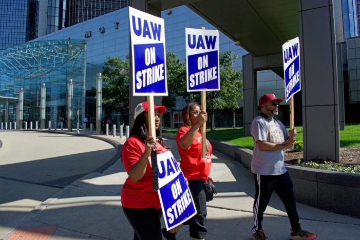 Workers at Hispanic Society Entering Third Week on Strike