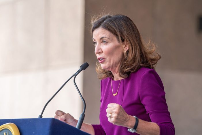 Hochul Rallies Democrats Behind Redistricting Gambit